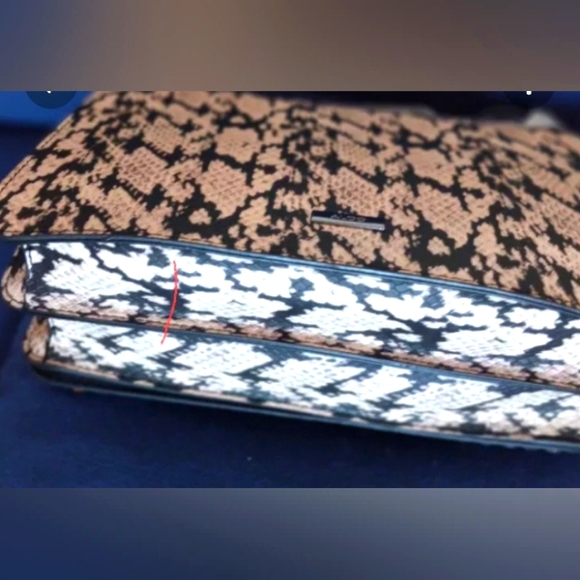 Aldo Snake embossed bag. - Picture 2 of 9